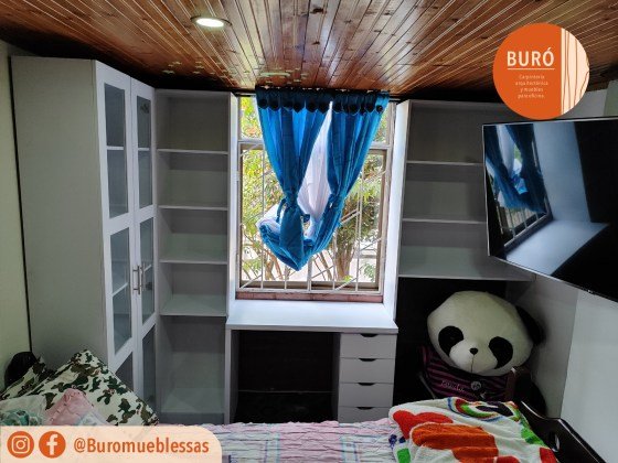 Biblioteca con escritorio 5.3.jpg